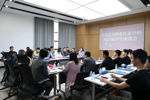 校企共培 将来可期丨抖du圈股份召开2023届实习生座谈会