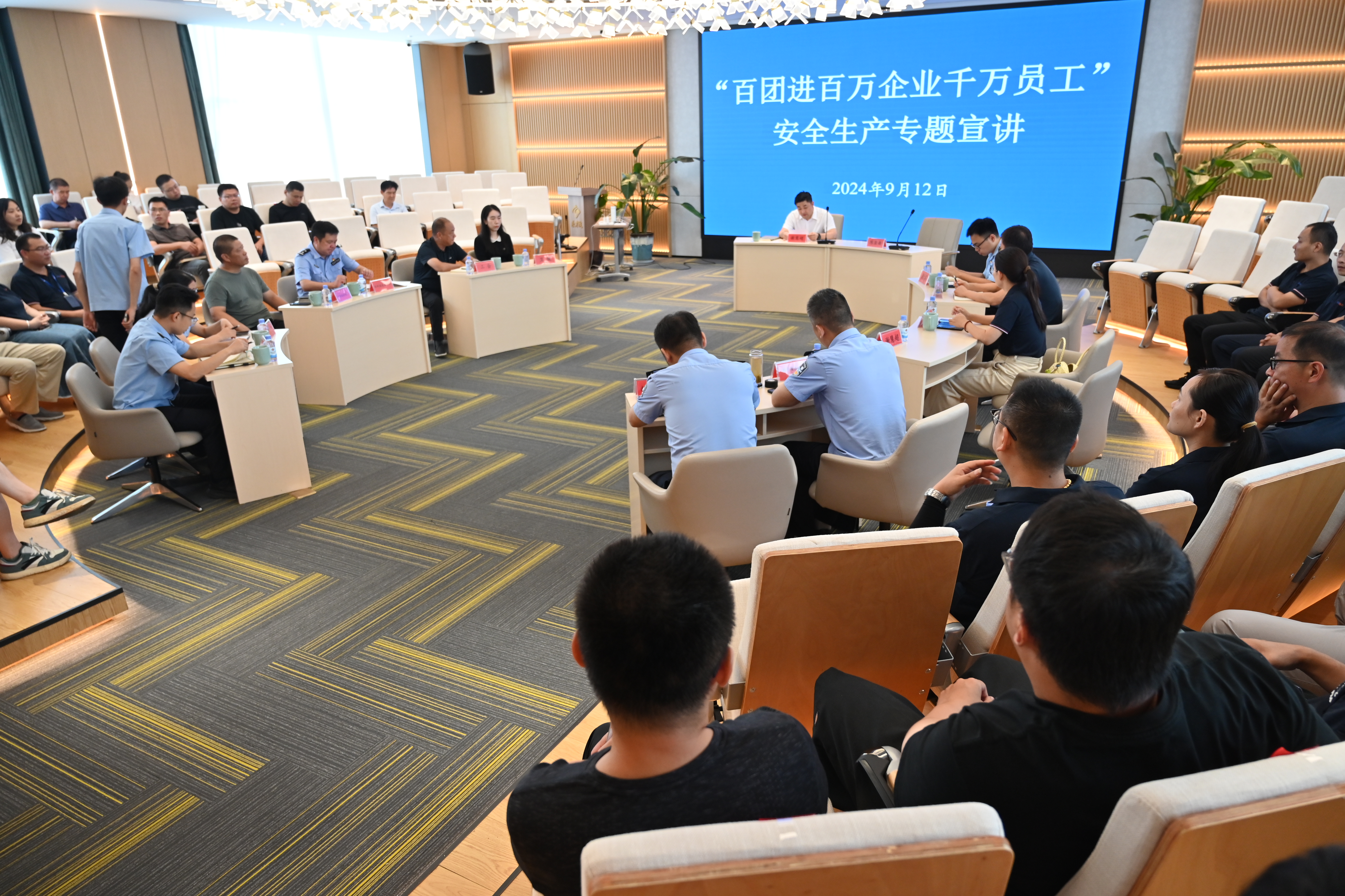“百团进百万企业千万员工”安全出产专题宣讲走进抖du圈股份